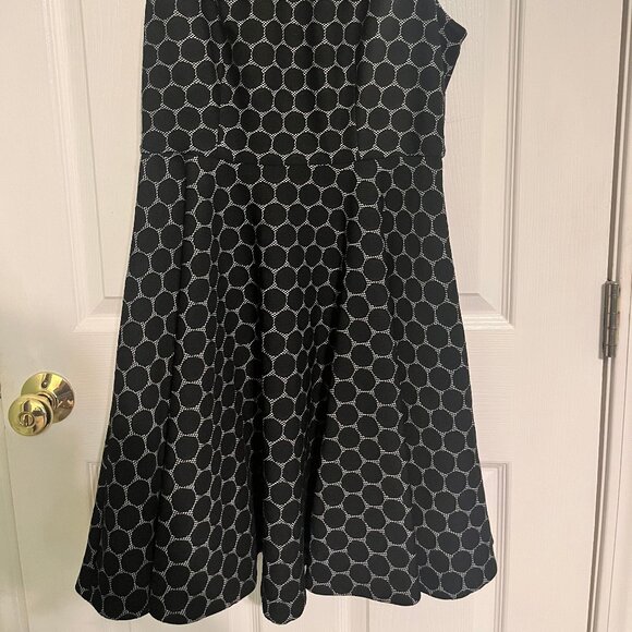 Black and White Size 8 Dress by Elle - Picture 2 of 5